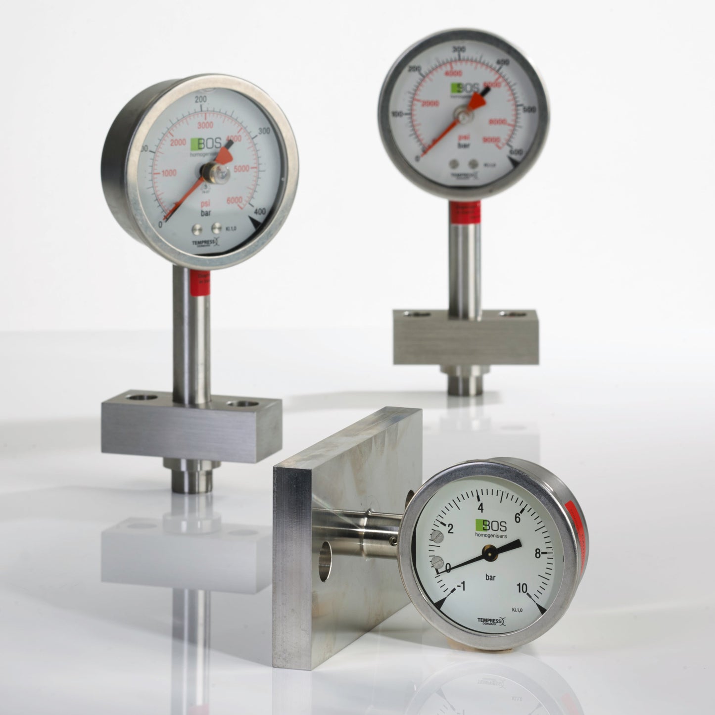 Z002402 PRESSURE GAUGE